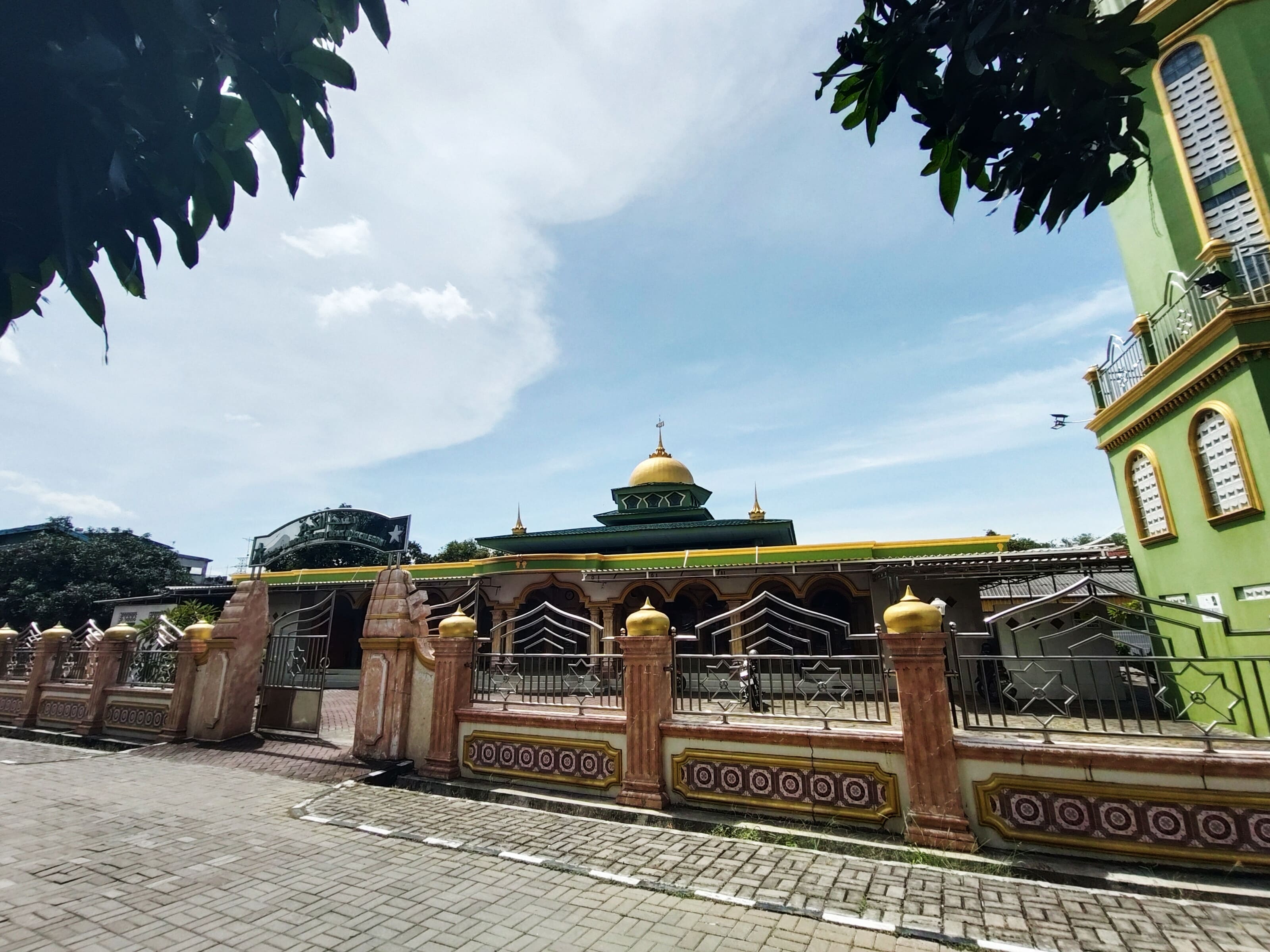 Background Masjid Al-Kautsar
